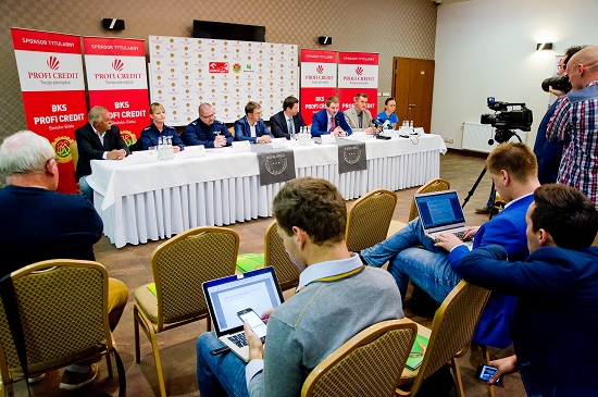 Galeria zdjęć z konferencji przed sezonem